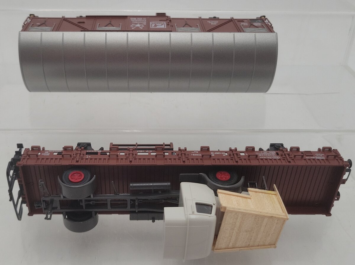 Marklin 90390 HO Scale 100 Jahre Bussing Nutzfahrzeuge Freight Cars (Set of 2) LN/Box