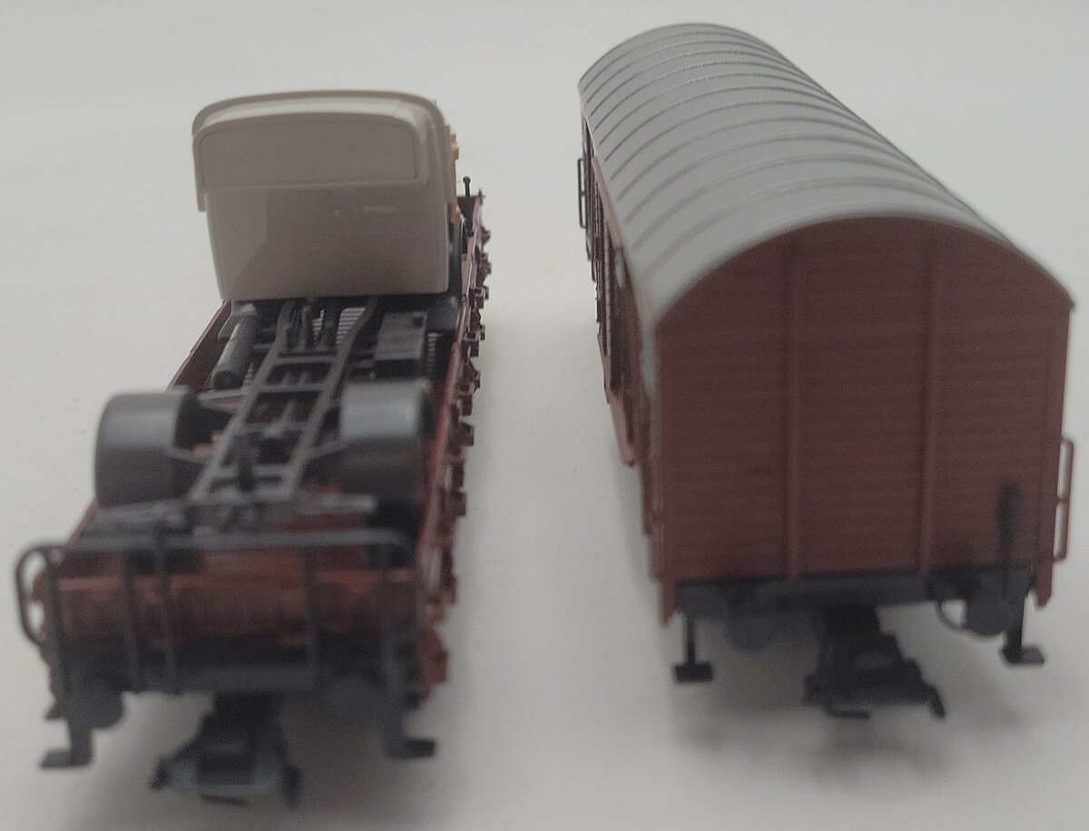 Marklin 90390 HO Scale 100 Jahre Bussing Nutzfahrzeuge Freight Cars (Set of 2) LN/Box