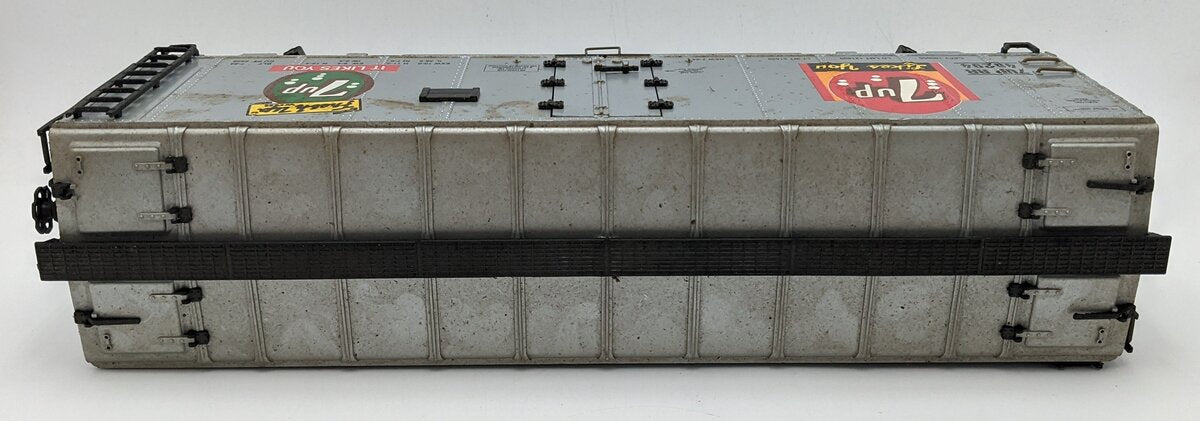 Aristo-Craft 46294 G Scale 7-Up Reefer Car (Plastic Wheels) VG