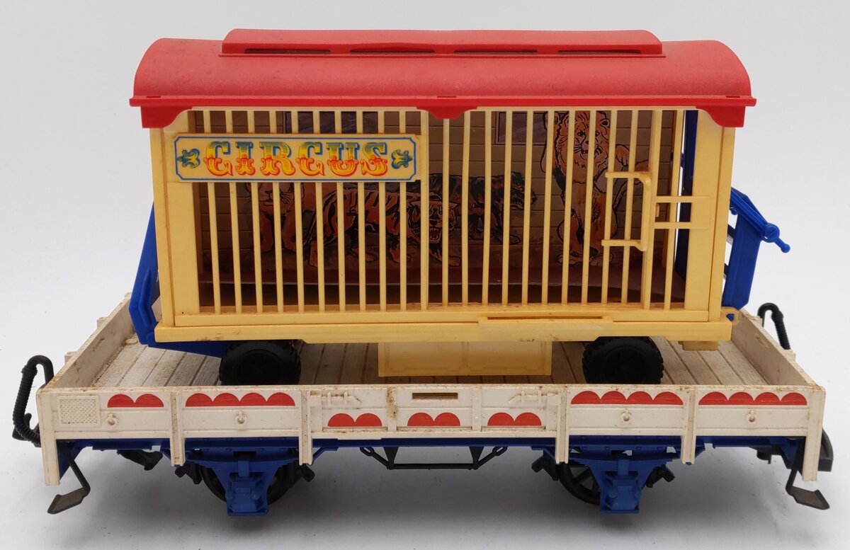 LGB 41380 G Scale Circus Car w/ Animal Cage