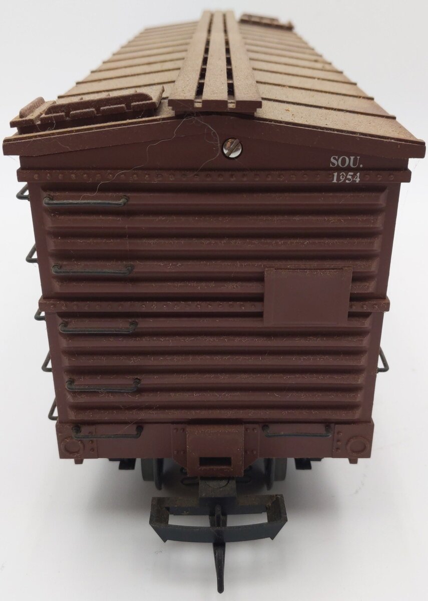 USA Trains 1954 G Southern Boxcar- Plastic Wheels EX