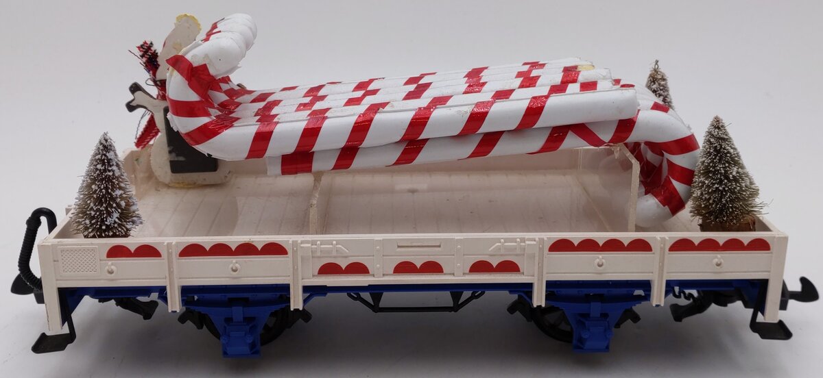LGB 4038 G Scale Flatcar w/Custom Candy Cane Load EX/Box