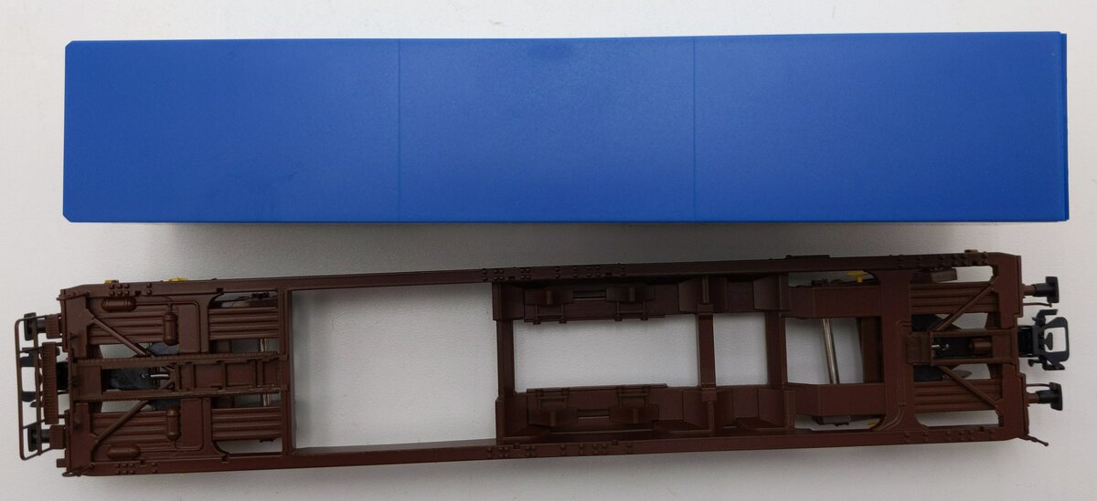 Marlin 47075-5 HO Scale Austrian Railways Deep Well Flatcar w/ Container NIB