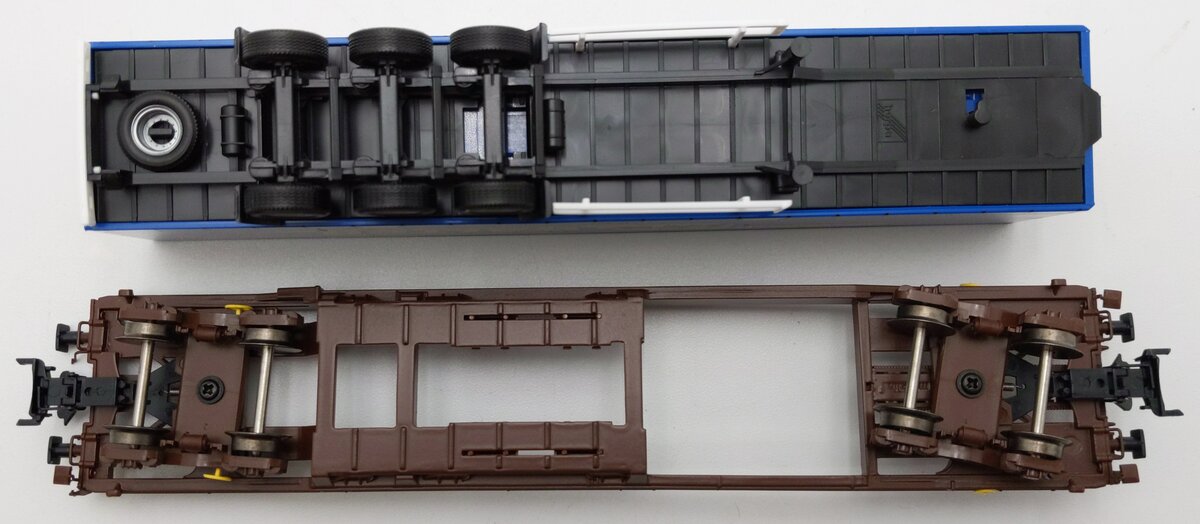 Marlkin 47074-3 HO Scale Austrian Railway Deep Flatcar w/ Container NIB