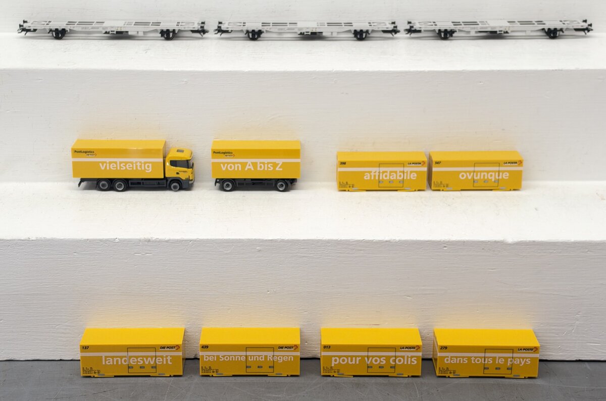 Marklin 47731 HO Scale SBB-CFF Schweizer Post Flatcars w/ Herpa Containers LN/Box