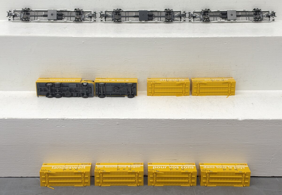Marklin 47731 HO Scale SBB-CFF Schweizer Post Flatcars w/ Herpa Containers LN/Box