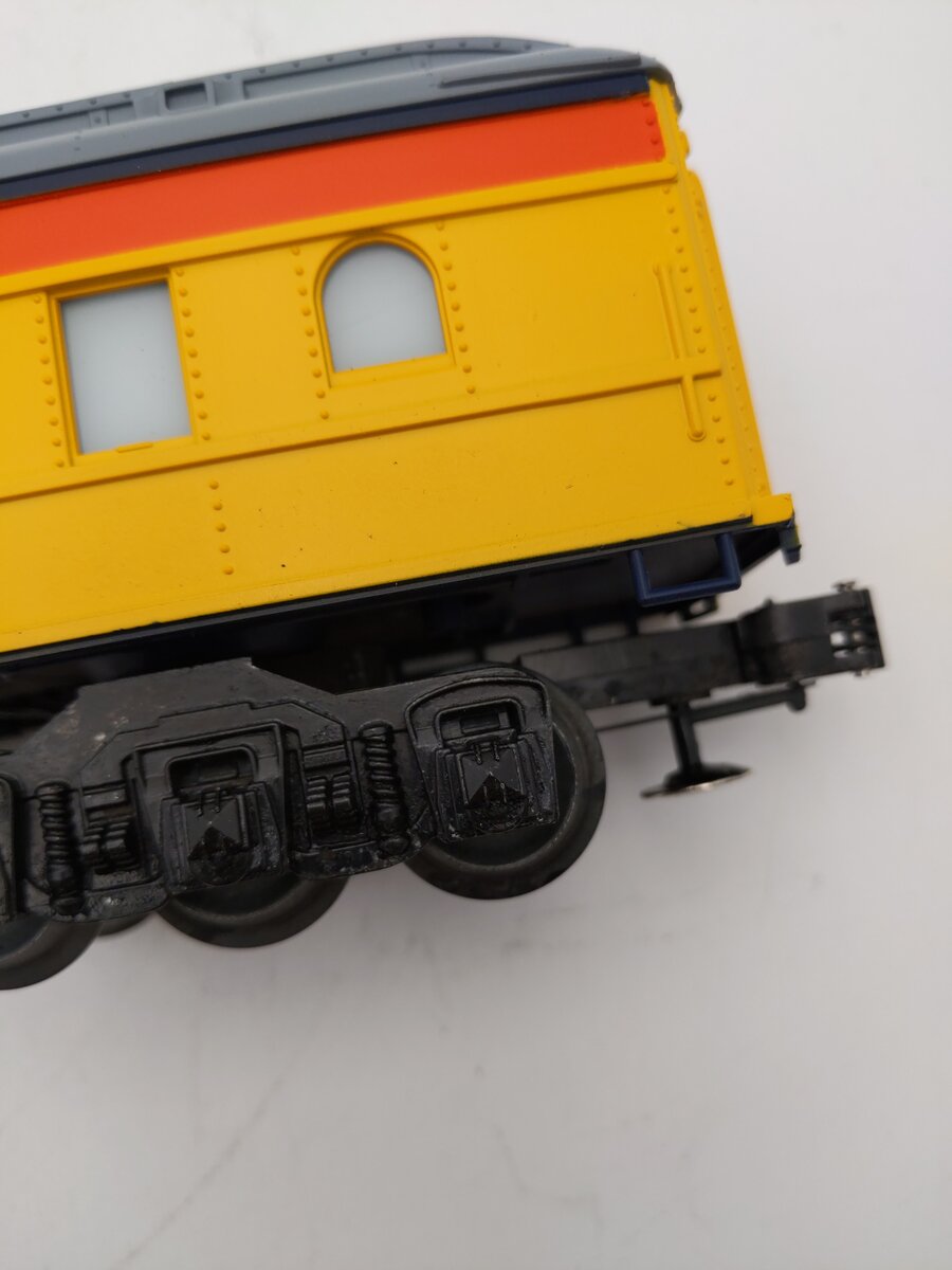 Lionel 6-9586 O Gauge Chessie Steam Special Dining Car #9586 VG/Box