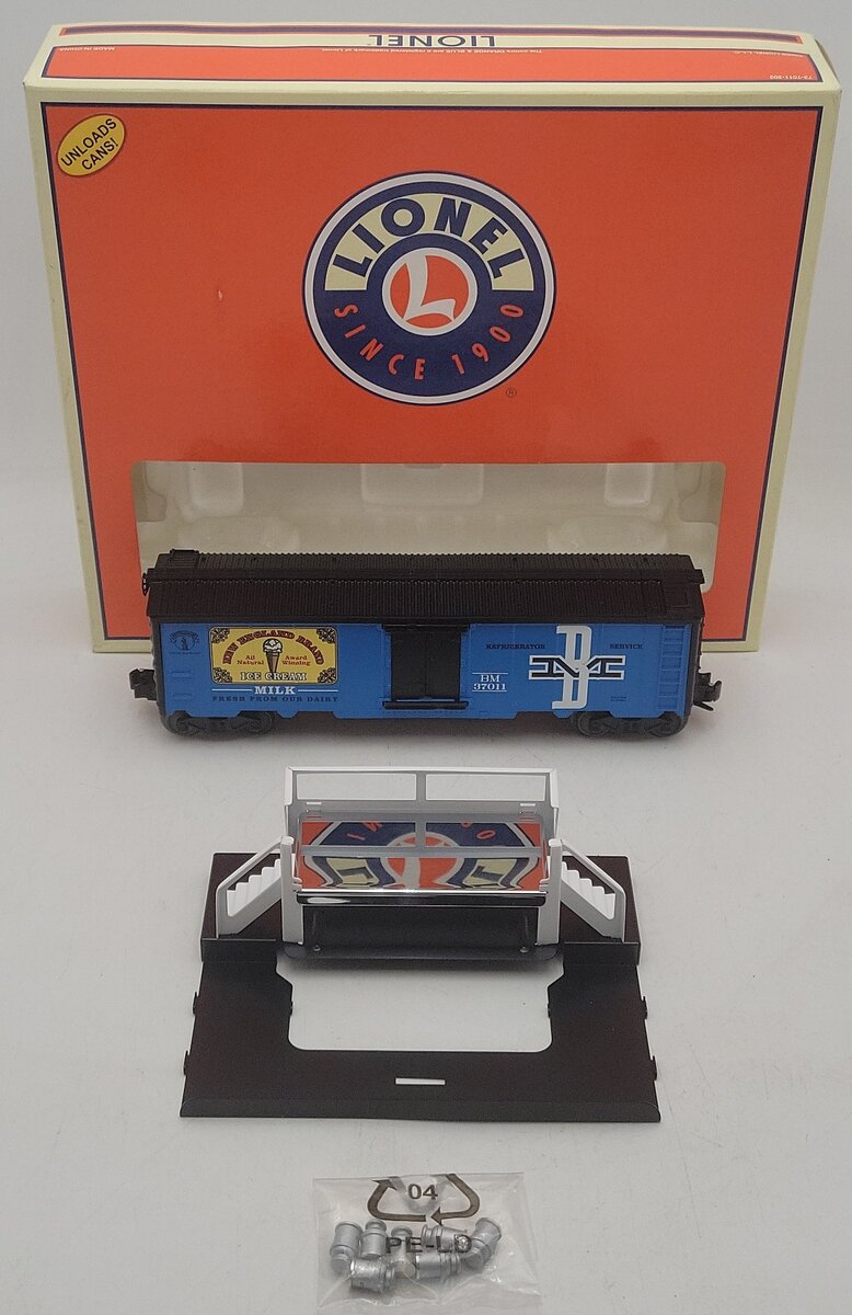 Lionel 6-37011 O Gauge B&M Milk Car with Platform EX/Box
