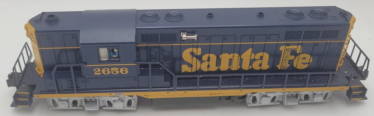 Lionel 6-38821 Santa Fe LionChief Plus GP7 Diesel Locomotive #2656 EX