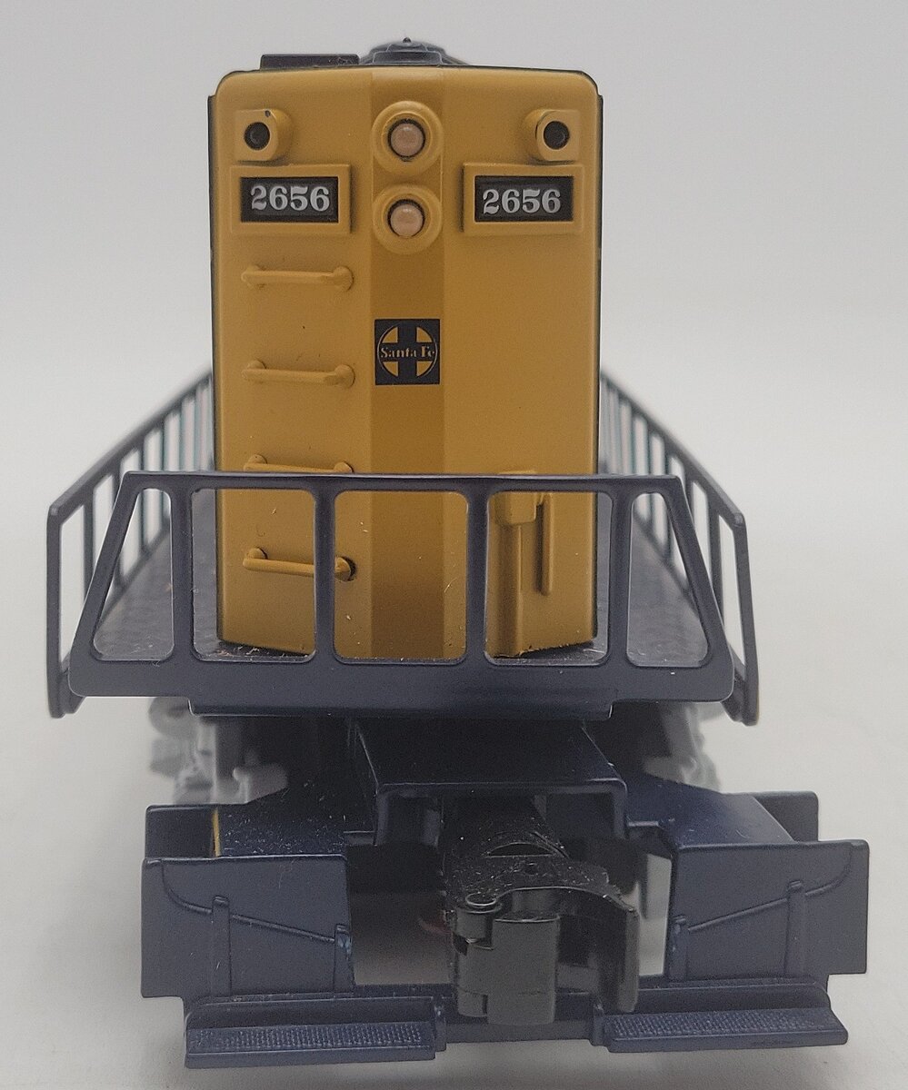 Lionel 6-38821 Santa Fe LionChief Plus GP7 Diesel Locomotive #2656 EX