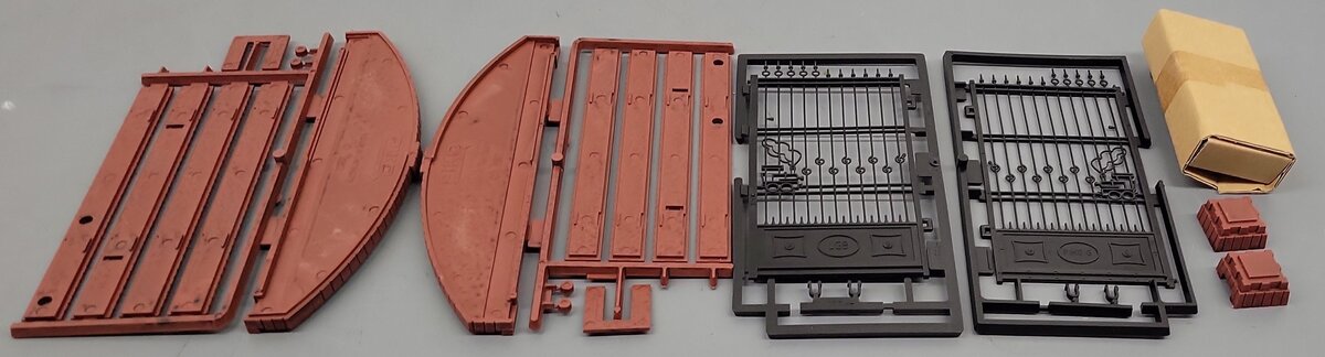 Piko 62289 G Scale Factory Gate VG/Box