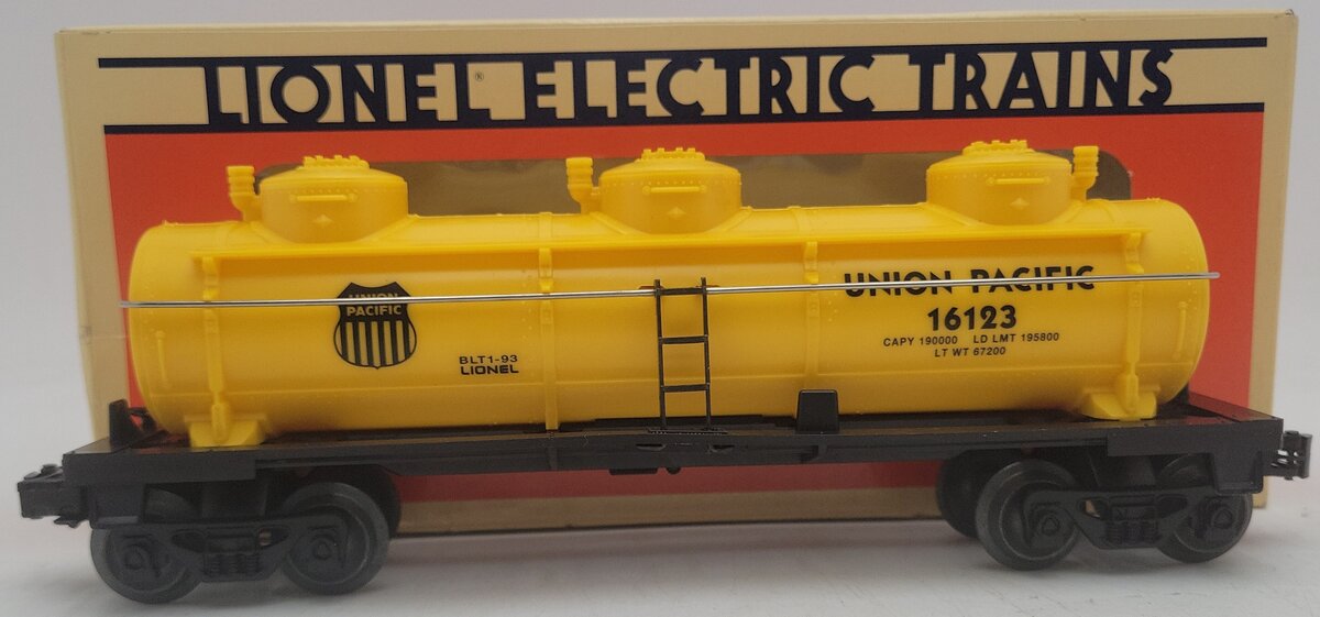 Lionel 6-16123 O Gauge Union Pacific Triple Dome Tank Car EX/Box