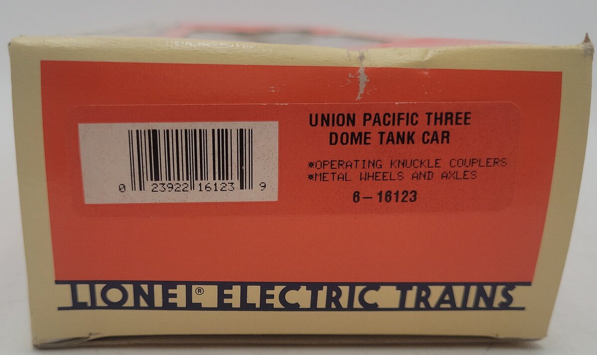 Lionel 6-16123 O Gauge Union Pacific Triple Dome Tank Car EX/Box