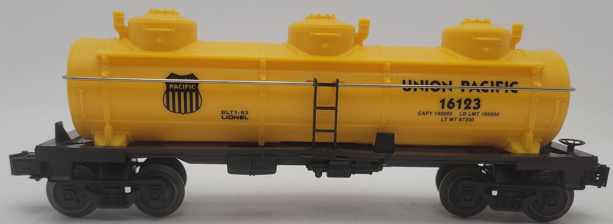 Lionel 6-16123 O Gauge Union Pacific Triple Dome Tank Car EX/Box