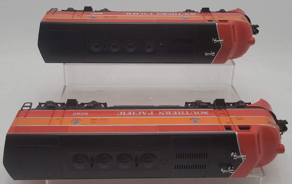 Lionel 6-8260 O Gauge Southern Pacific F3 AA Diesel Locomotive Set #8260/8262 EX/Box