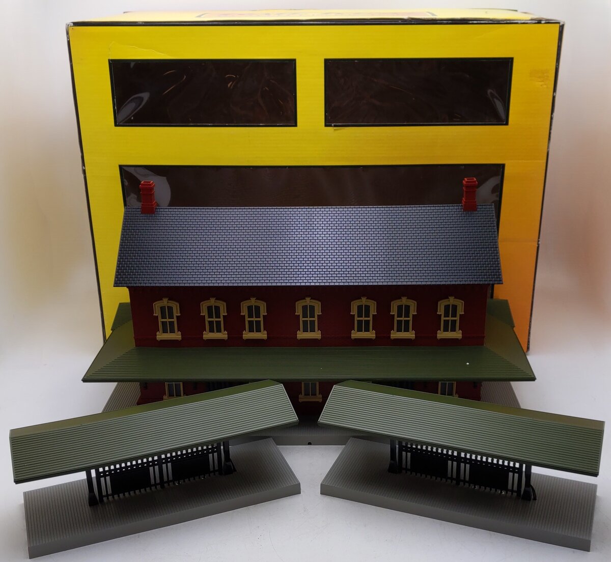 MTH 30-90094 O Dark Red Stone Passenger Station w/Dual Platforms EX/Box
