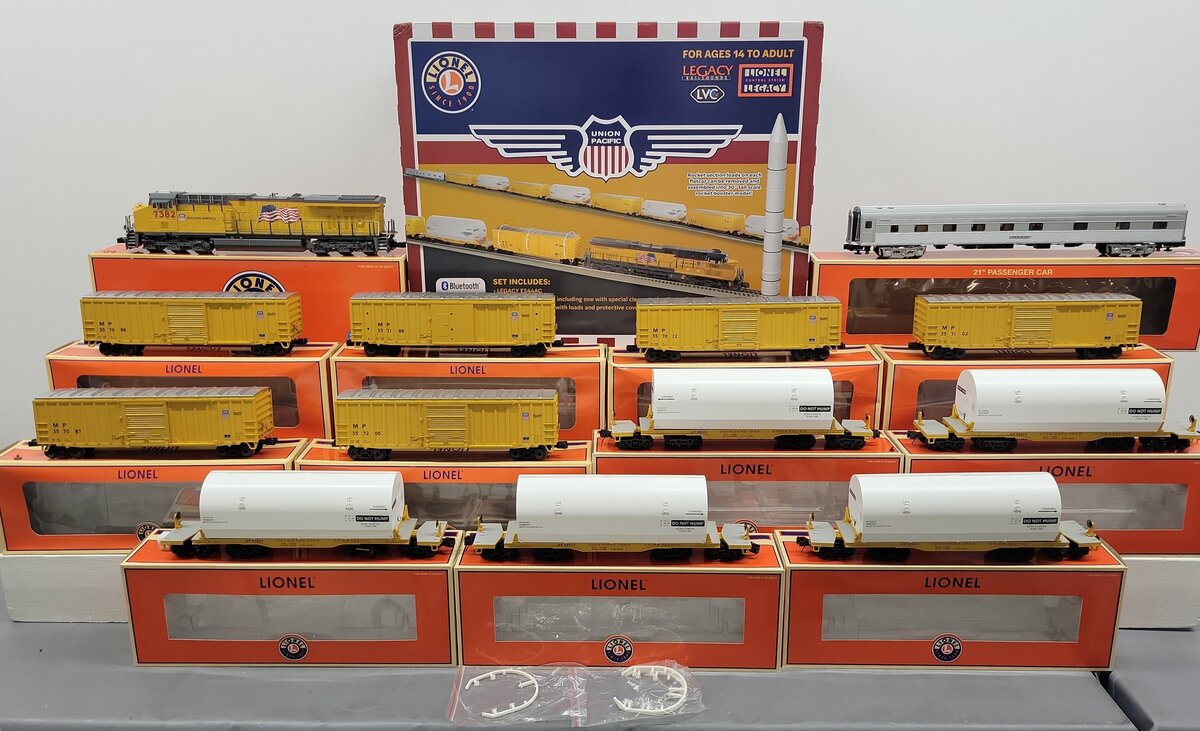 Lionel 2222020 O Gauge Union Pacific Rocket Booster Train Set w/Legacy EX/Box