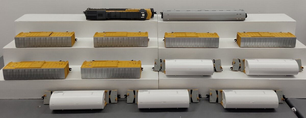 Lionel 2222020 O Gauge Union Pacific Rocket Booster Train Set w/Legacy EX/Box