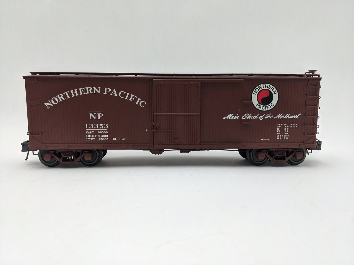 Atlas 3007804-1 O Gauge Northern Pacific USRA Double Sheathed Boxcar #13353 EX/Box