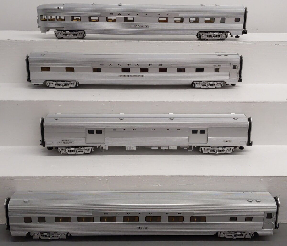 Lionel 1927010 O Gauge Santa Fe 21" Passenger Cars (Set of 4) EX/Box