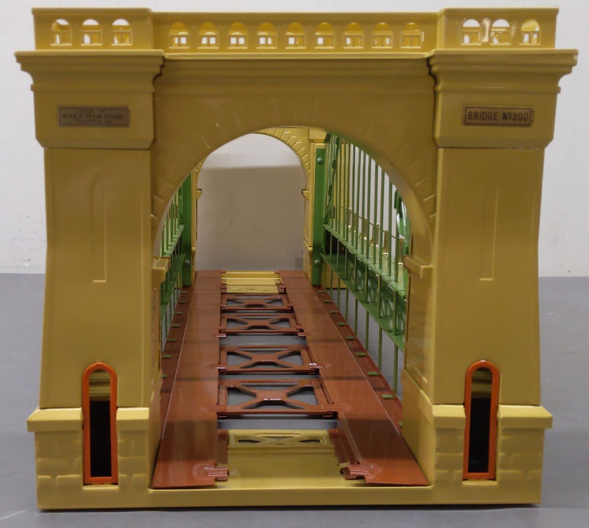 MTH 30-9021 O Hell Gate Bridge Cream & Green EX