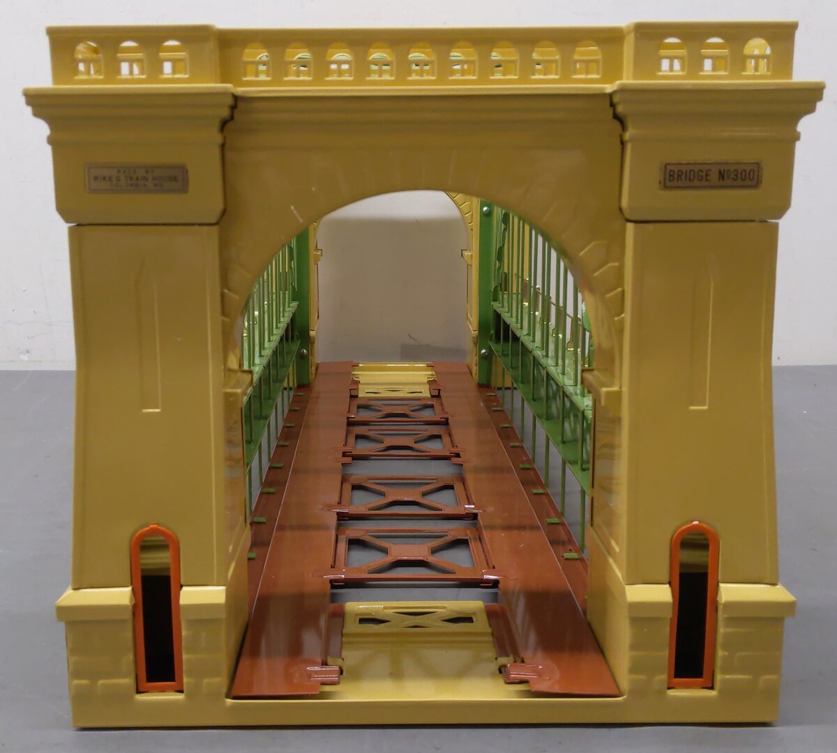 MTH 30-9021 O Hell Gate Bridge Cream & Green EX