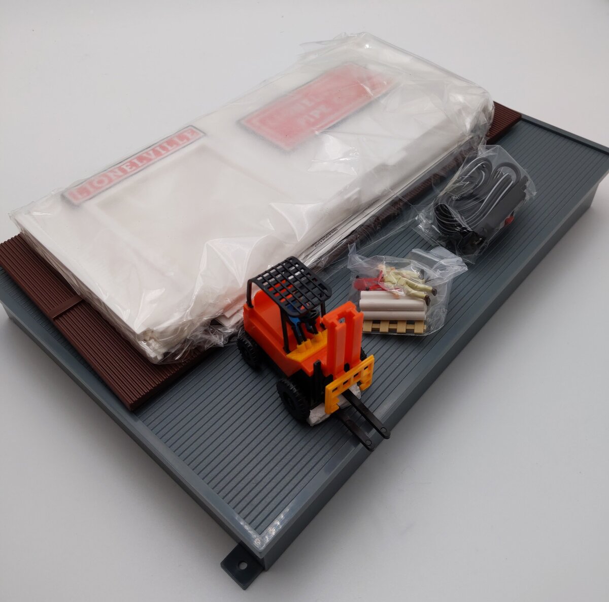 Lionel 6-12798 O/O27 Gauge Operating Forklift Loader Station LN/Box