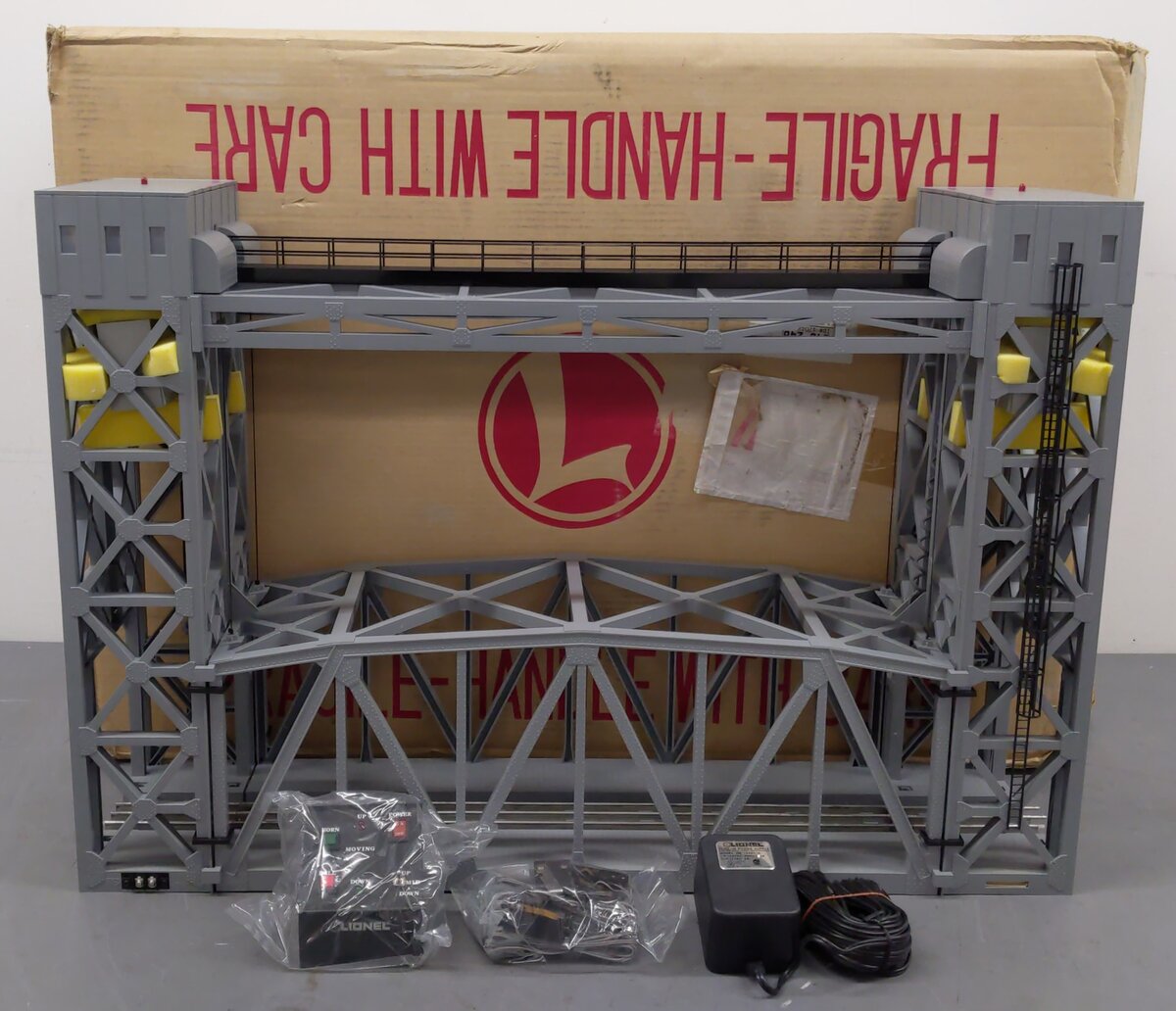 Lionel 6-12782 Operating Lift Bridge with Bell & Lights EX/Box