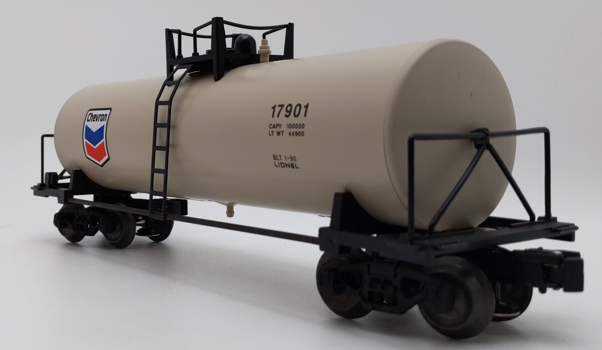 Lionel 6-17901 O Gauge Chevron Uni-body Tank Car LN/Box