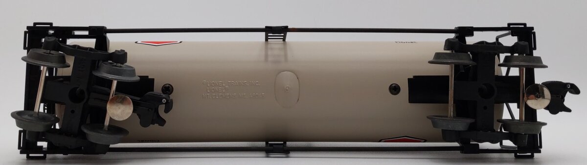 Lionel 6-17901 O Gauge Chevron Uni-body Tank Car LN/Box