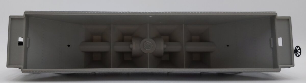 Lionel 6-9366 O Gauge Union Pacific Covered 4-Bay Hopper #9366 EX/Box