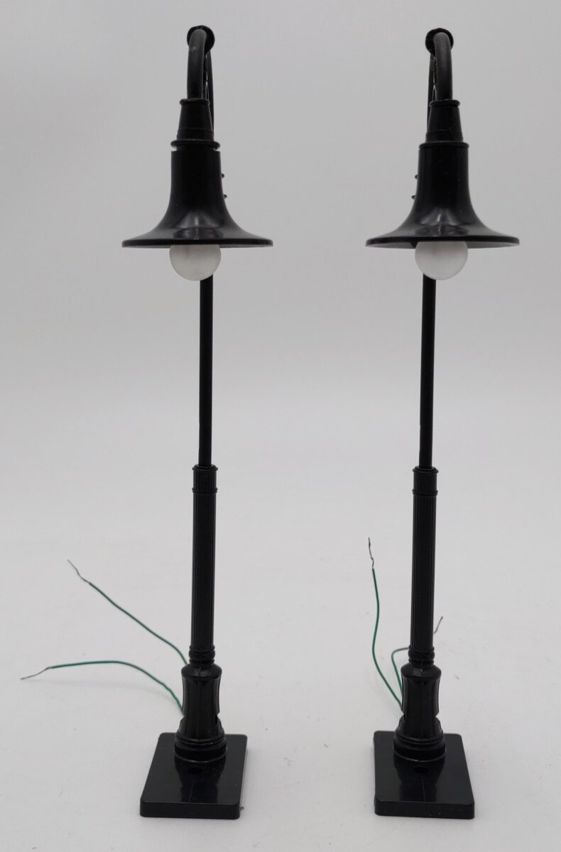 Lionel 6-12742 O And O27 Scale Illuminated Goose Neck Street Lamps (Set of 2) NIB