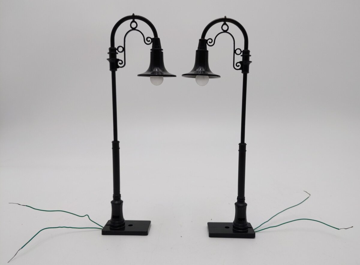 Lionel 6-12742 O And O27 Scale Illuminated Goose Neck Street Lamps (Set of 2) NIB