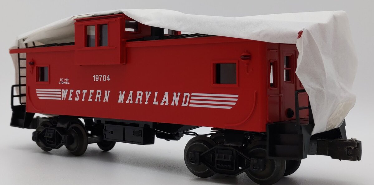 Lionel 6-19704 O Gauge Western Maryland Extended Vision Caboose w/Smoke LN/Box