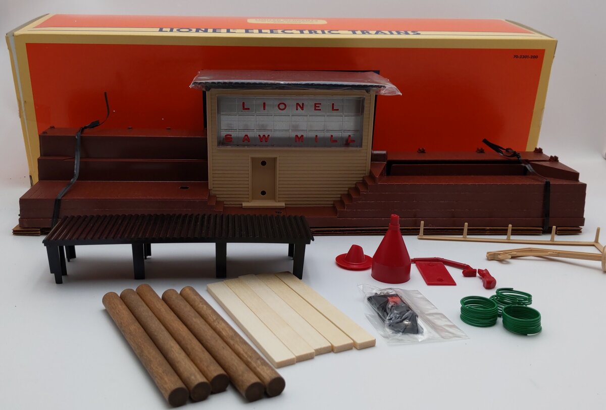 Lionel 6-12873 O Operating Sawmill with Brown Base LN/Box