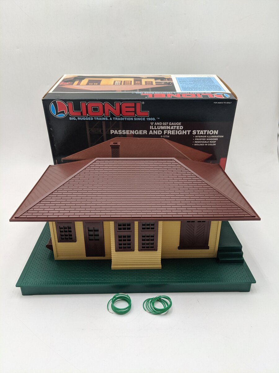Lionel 6-12728 O Scale Illuminated Passenger & Freight Station EX/Box