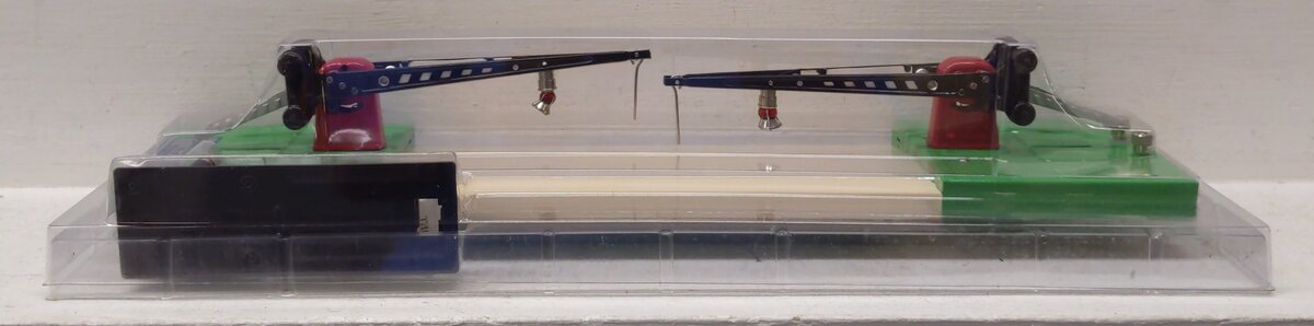 MTH 30-1080 O Gauge Crossing Gate and Signal #47 NIB