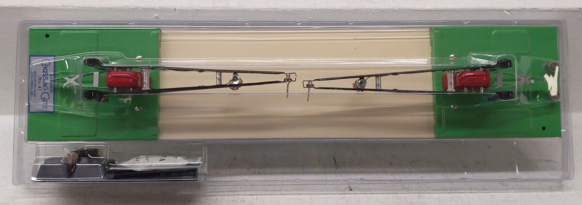 MTH 30-1080 O Gauge Crossing Gate and Signal #47 NIB