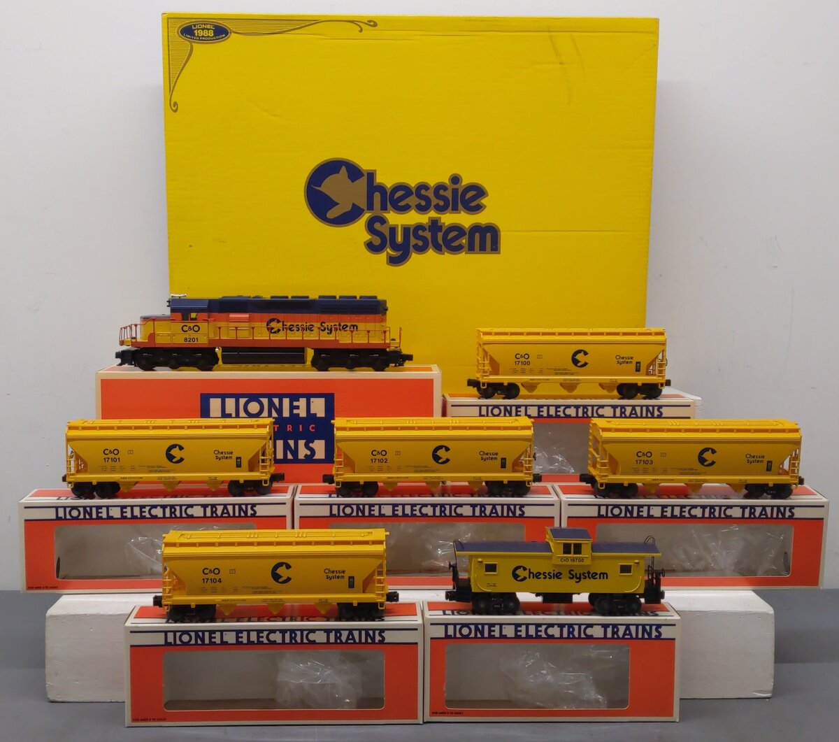Lionel 6-11705 O Gauge Chessie System Diesel Freight Train Set EX/Box