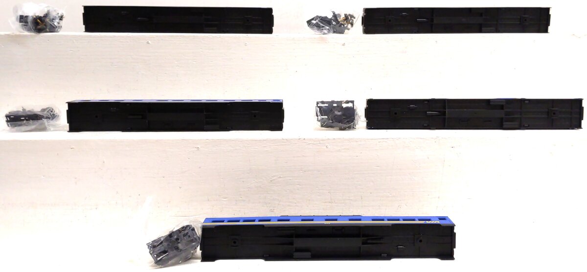 Con-Cor HO Scale VIA Canada Passenger Car Kits [5] EX/Box