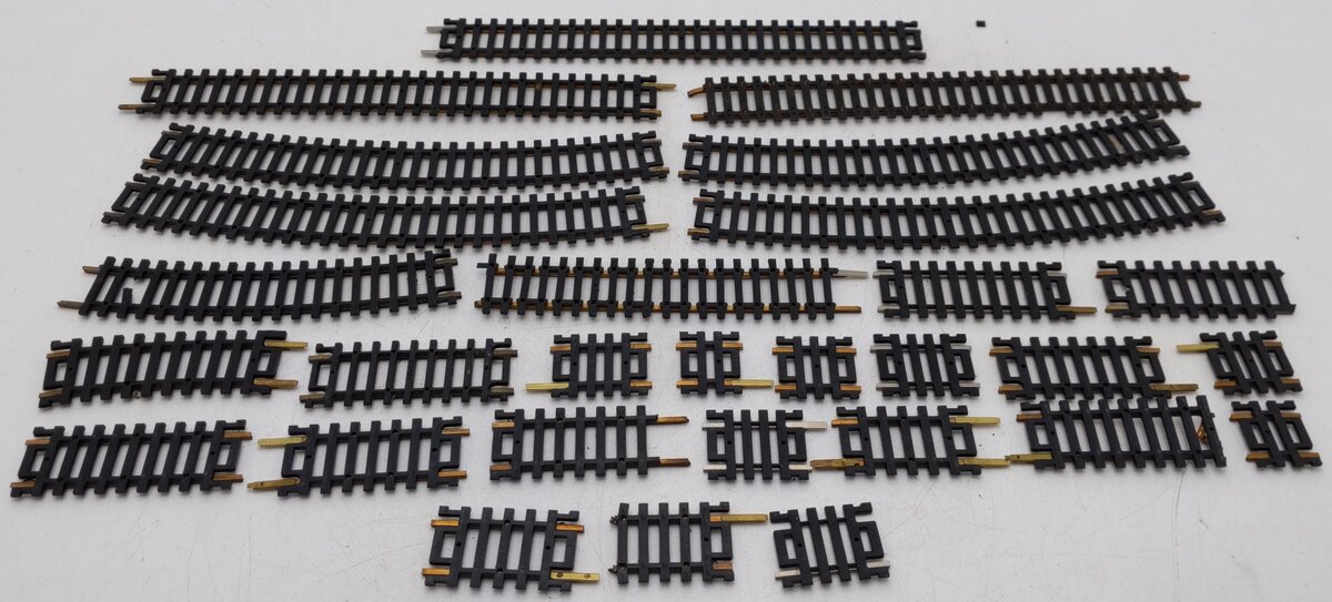 Atlas HO Scale Assorted Curved & Straight Track Sections [29]