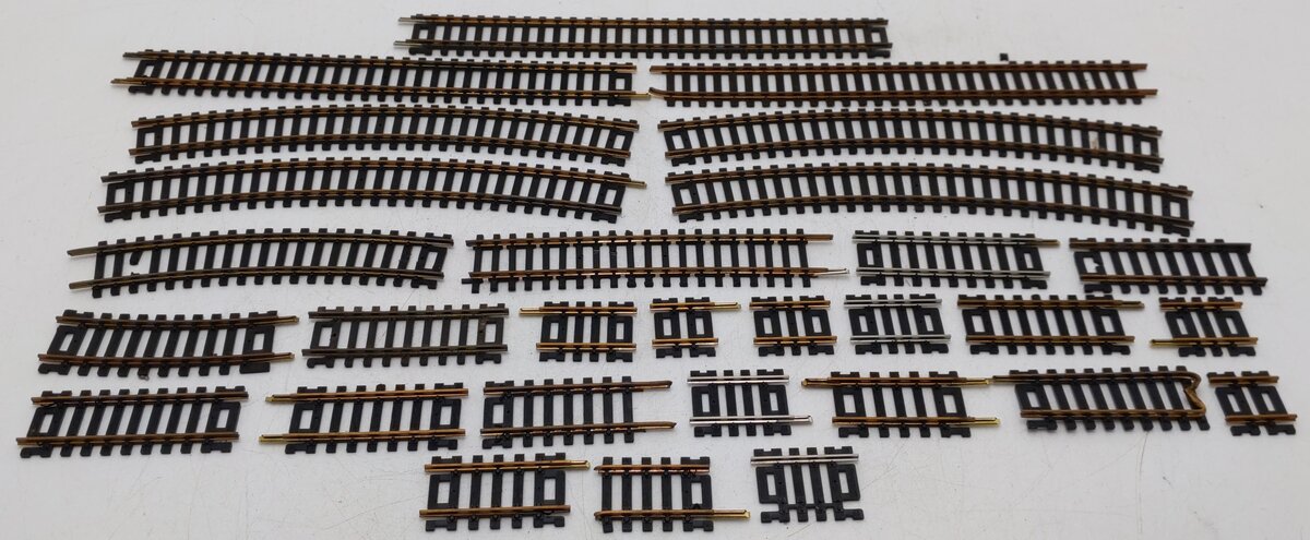 Atlas HO Scale Assorted Curved & Straight Track Sections [29]