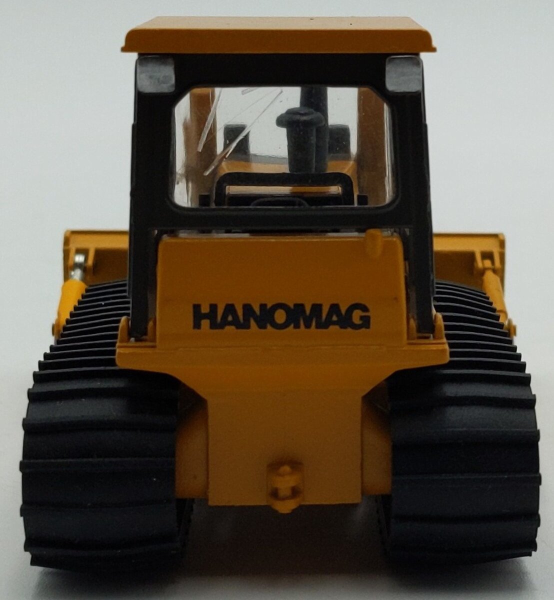 Hanomag IBH 2853 1:50 Diecast D680E Crawler Dozer NIB