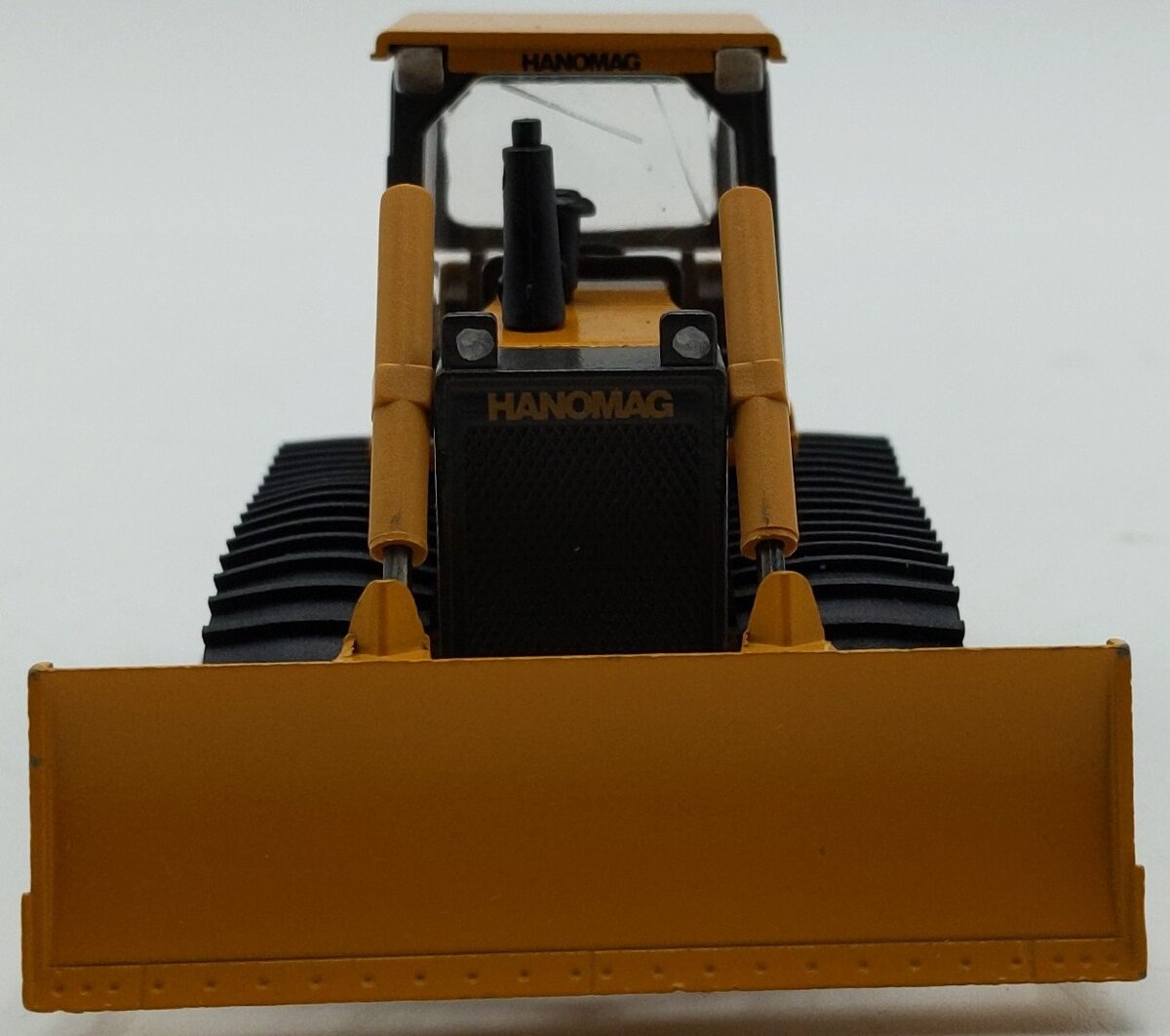 Hanomag IBH 2853 1:50 Diecast D680E Crawler Dozer NIB