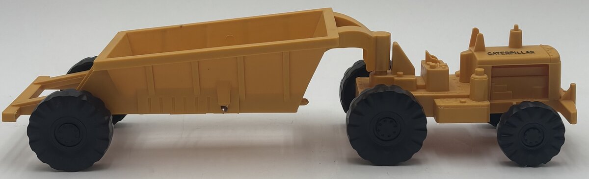 Revell O Scale Caterpillar Tractor & Wagon - Plastic EX/Box