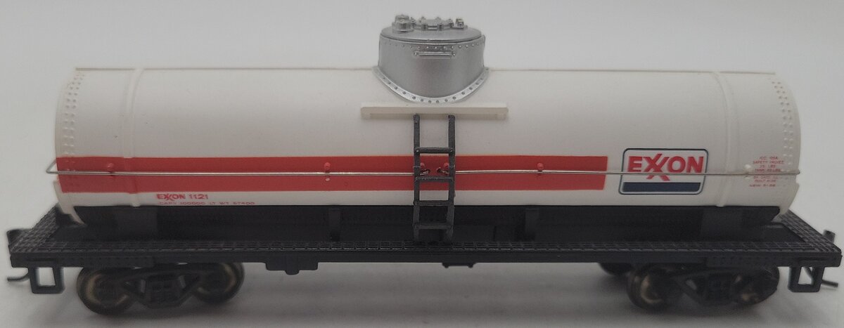 Model Power 98105 HO Scale Exxon Chemical Tank Car VG/Box