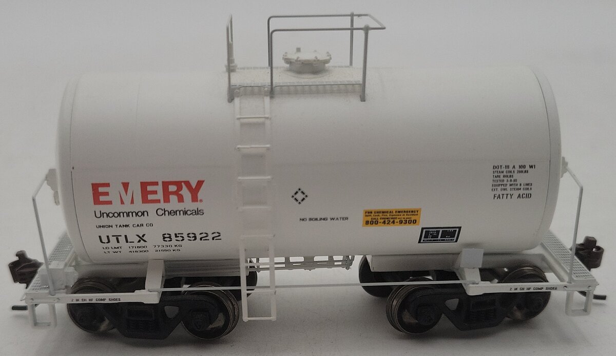 Athearn 89119 ULTX/Emery 30' NACC 8,000 Gallon Tankcar #85922 EX/Box