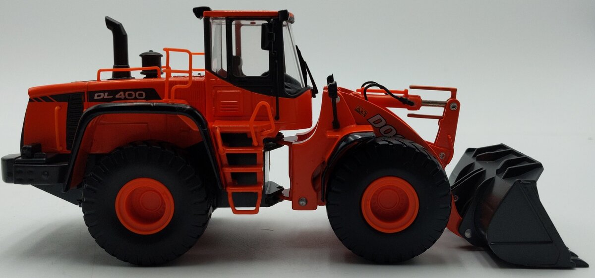 Doosan CHDL400 1:40 Diecast Doosan DL400 Loader NIB