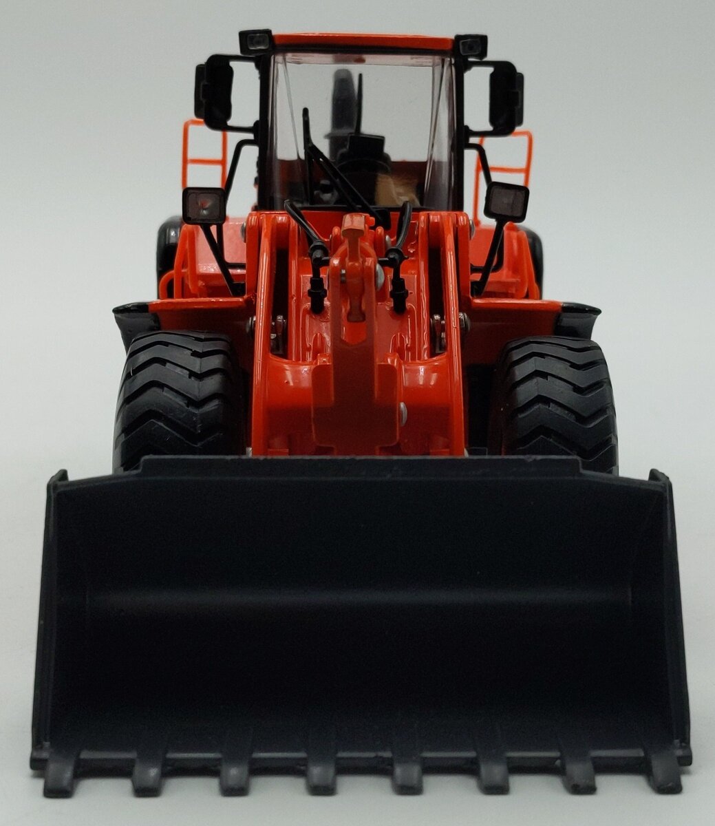 Doosan CHDL400 1:40 Diecast Doosan DL400 Loader NIB