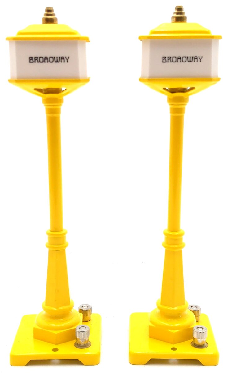 MTH 20-1028 #57 O Scale Yellow Metal Lamp Post Set (Set of 2)